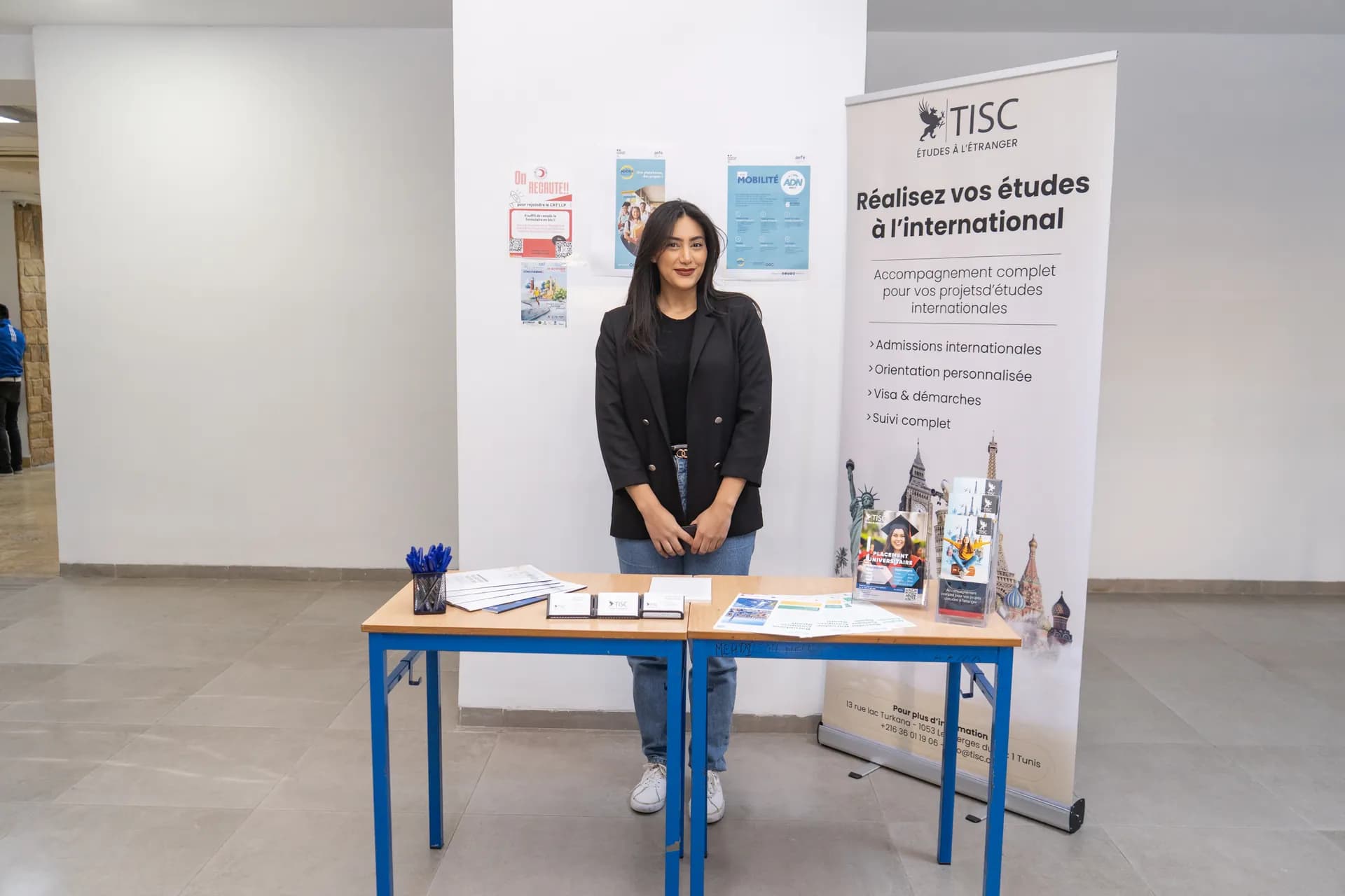 Stand TISC avec kakémono « Réalisez vos études à l’international »